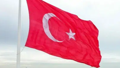 1 Mayıs’ta ev ve iş yerlerine bayrak asılır mı? İşte merak edilen yasal çerçeve
