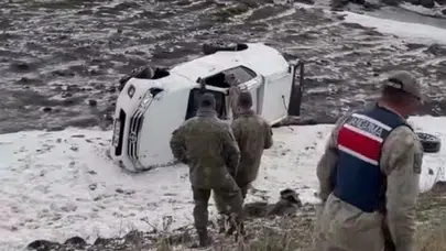 Ardahan'da acı kaza: Görev başındaki astsubaylar şarampole yuvarlandı