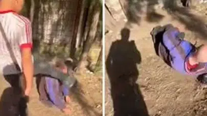 İzmir’de vicdanları yaralayan görüntü: Parkta uyuyan vatandaşa tekme atan şüpheliler yakalandı