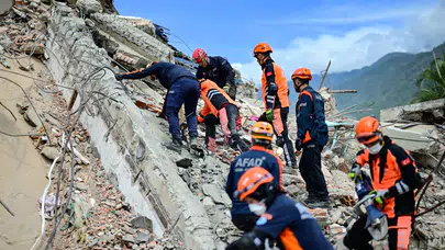 Venezuela'da umut nöbeti: Türk ekipleri deprem bölgesinde can siperane çalışıyor