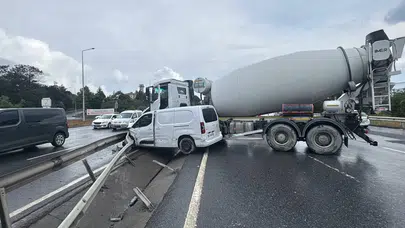 Arnavutköy'de sağanak kabusu: Beton mikseri hafif ticari aracı biçti!