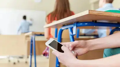 Sıralarda ekran devri kapanıyor: Çekya eğitimde radikal yasak için düğmeye bastı
