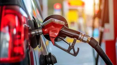 Pompa fiyatları alarm veriyor: ABD'de benzin 4 dolar sınırını zorluyor