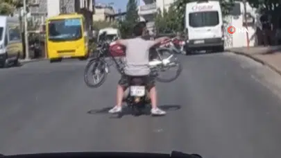 Şahinbey trafiğinde motosiklet üzerinde motosiklet taşıdılar