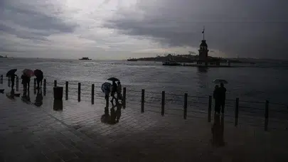 İstanbul'da sabaha kadar gök gürültülü sağanak: Meteoroloji'den kuvvetli yağış alarmı