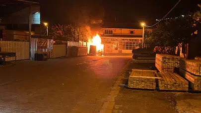 Nevşehir'de korkutan yangın: Park halindeki minibüs küle döndü