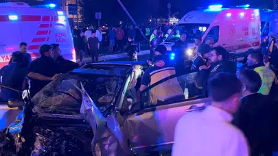 Maltepe'de dehşet anları: İki otomobil çarpıştı, 11 kişi yaralandı