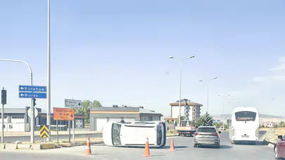 Eskişehir'de trafik dehşeti: İki araç çarpıştı, ortalık savaş alanına döndü