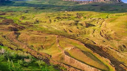 Ağrı'daki gizemli oluşum dünya gündeminde: Nuh'un Gemisi mi bulundu?
