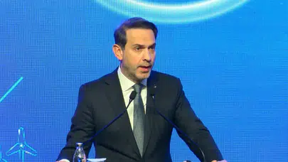 Türkiye yeşil enerjide devler liginde: Bakan Bayraktar'dan kritik 2035 mesajı