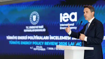 Bakan Bayraktar'dan Enerjide 'Elektrikleşme' Devrimi: 2035 Hedefi 10 Milyon Araç