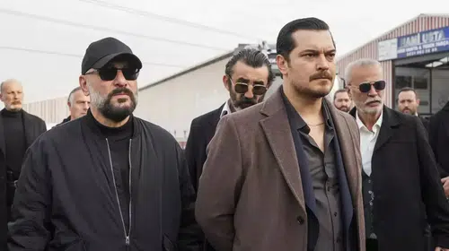 Eşref, Kadir'in Karşısına Dikilecek