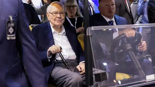Efsane Yatırımcı Warren Buffett Neden 95 Yaşında Emekli Oluyor?