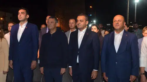 CHP Genel Başkanı Özgür Özel: "Turistlerin Başının Üstünden Roketler, Füzeler Geçiyor"
