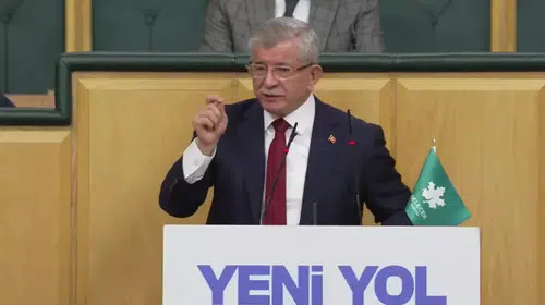 Ahmet Davutoğlu'ndan Hükümete Eleştiriler ve Siyasi Durum Değerlendirmesi