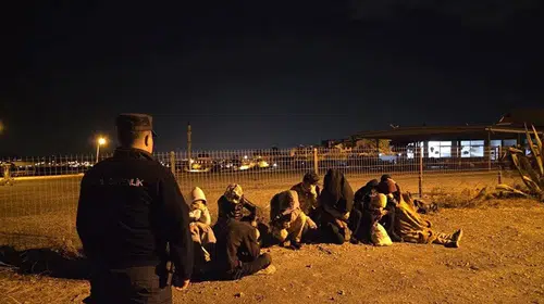 Seferihisar kıyılarında gece operasyonu: 15 kaçak göçmen yakalandı