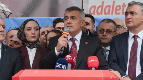 CHP İstanbul'da yeni dönem: Mehmet Ali Yüksel koltuğu devraldı