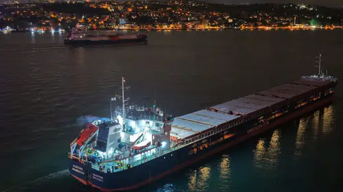 İstanbul Boğazı'nda alarm: Kargo gemisi arızalanınca trafik durdu