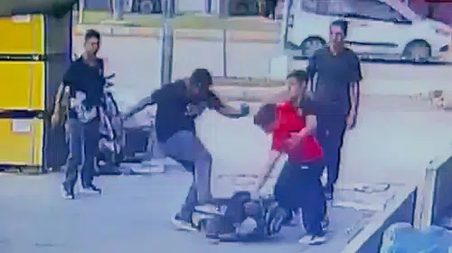 Adana'da dehşet anları: Tartıştıkları çocuğu acımasızca yerde sürüklediler