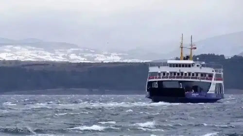 Kuzey Ege'de deniz ulaşımına fırtına molası: Bazı seferler iptal edildi