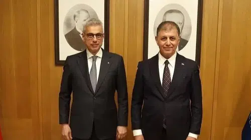 İzmir Büyükşehir Meclisi'nde Erdoğan portresi krizi: Oturum boykotla kapandı