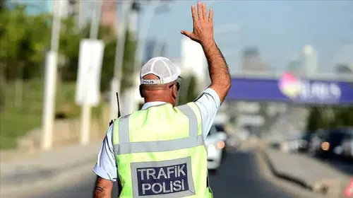 Ankara trafiğinde pazar mesaisi: Maraton nedeniyle birçok cadde araçlara kapatılıyor