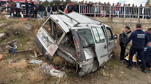 Sivas'ta acı haber: Hafif ticari araç devrildi, 14 yaşındaki çocuk yaşamını yitirdi
