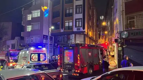 Esenler'de korku dolu anlar: 5 katlı binanın çatısı alevlere teslim oldu