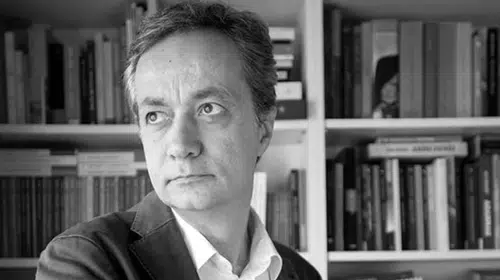 Edebiyat dünyasını yasa boğan kayıp: Cem Akaş yaşamını yitirdi