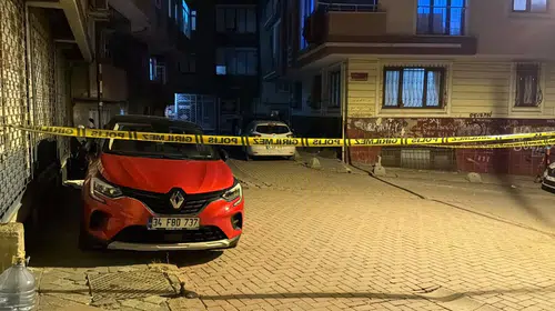 Zeytinburnu'nda gece yarısı dehşeti: Kurşunlar evlere ve iş yerlerine isabet etti