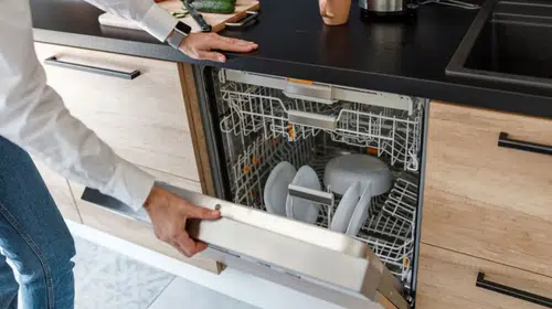 Bulaşık Makinesinde Ön Yıkama Yapmak Neden Yanlış?