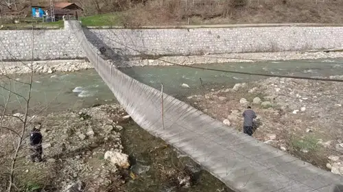 Sinop'ta Fırtına Nedeniyle Asma Köprüde Meydana Gelen Kazada İki Kişi Yaralandı