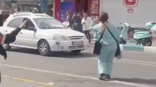 İran'da Rejim Karşıtları, İsrail ve ABD'nin Saldırılarını Nasıl Kutladı?