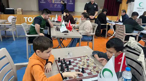 Tokat'ta düzenlenen sağlıklı zihinler satranç turnuvasında bağımlılıkla mücadeleye dikkat çekildi