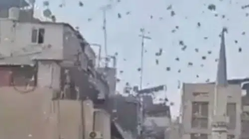 İsrail, Lübnan'ın Dahiye Mahallesine Hava Yoluyla Broşürler Bıraktı: Hizbullah'ı Silahsızlandırma Çağrısı