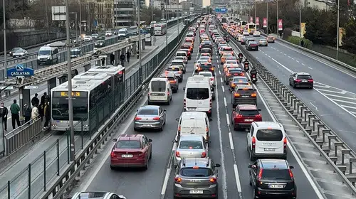 İstanbul'da yarın trafiğe çıkacaklar dikkat: İki ilçede yollar kapatılıyor
