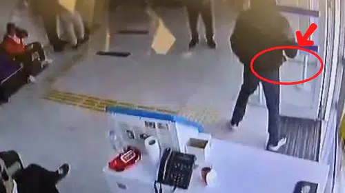 Mersin'de dehşet anları: Banka şubesine satırla daldı, güvenlik engeline takılınca kaçtı