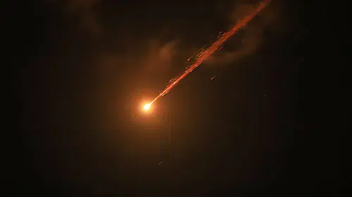 Tahran semalarında gerilim tırmanıyor: İsrail ve ABD'den stratejik noktalara eş zamanlı hava harekatı