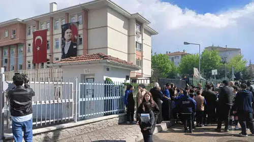 Sınıfta dehşet anları: 5. sınıf öğrencisi dedesinin silahıyla okula geldi