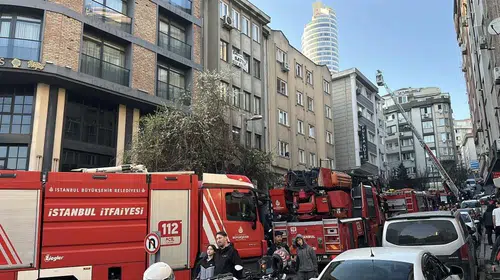 Şişli'de korku dolu anlar: 6 katlı otelde çıkan yangında mahsur kalanlar kurtarıldı