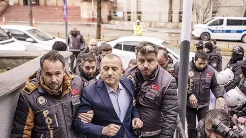 Birecik’te flaş karar: İsmi caddeye verilmişti, mahalleli istemeyince tabela söküldü