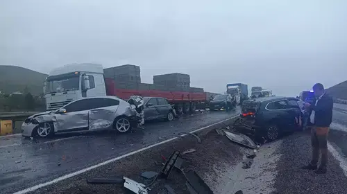 Aksaray'da dehşet anları: Kontrolden çıkan yolcu otobüsü 10 aracı biçti geçti