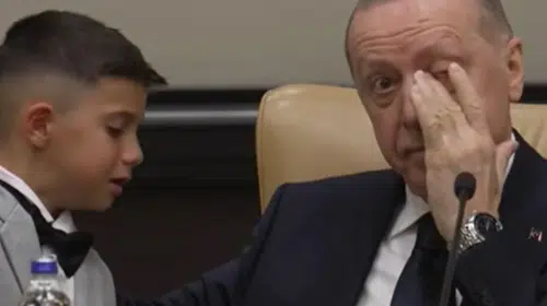 Beştepe’de duygusal anlar: Erdoğan’ı karşısında görünce gözyaşlarına boğuldu