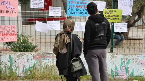 Kahramanmaraş'ta dehşet anları: Öğrenciler sıraları siper edip hayatlarını kurtardı