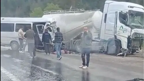 Antalya-Isparta yolunda feci kaza: 7 can kaybı, çok sayıda yaralı var