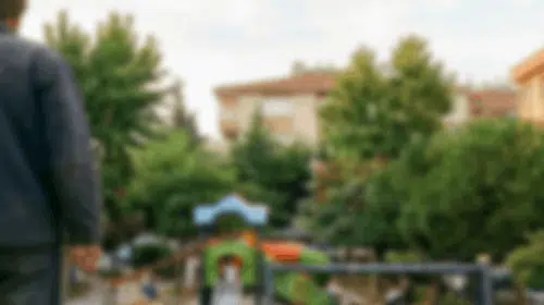 Parkta dehşet anları: 2 yaşındaki çocuğa bıçaklı saldırı