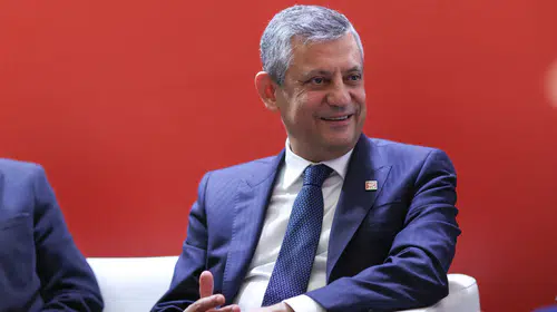 Özgür Özel'in Avrupa mesaisi: Barselona'da kritik diplomasi trafiği