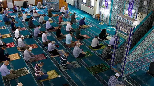 Bayram sabahı camiler dolup taşacak: 2026 Kurban Bayramı namazı için geri sayım başladı