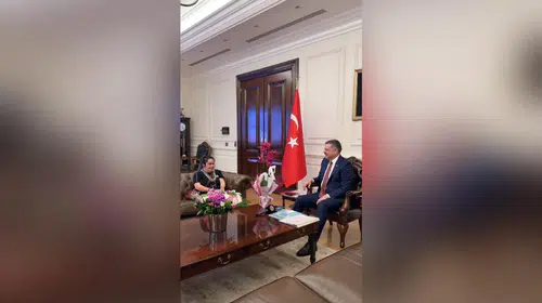 Erzurum’daki o hayal Bakanlık koltuğuna taşındı: Özel dostuyla duygusal buluşma