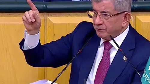 Davutoğlu'ndan sert çıkış: "Üçlü çete" diyerek o isimleri topa tuttu